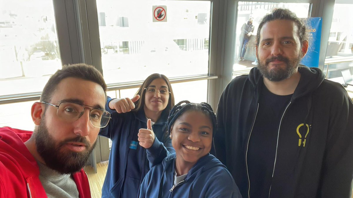 iesteveterradas's tweet photo. 7 alumnes del cicle superior d'Administració han participat a les #24horesInnovacio @impulsFP i @innovaFP. Nit intensa, idees, innovació, posada en pràctica i PREMIS. 
A més, tot el grup d'Assistència a la Direcció ha estat assessorant en el protocol a seguir pels participants https://t.co/plG4cnH7ls