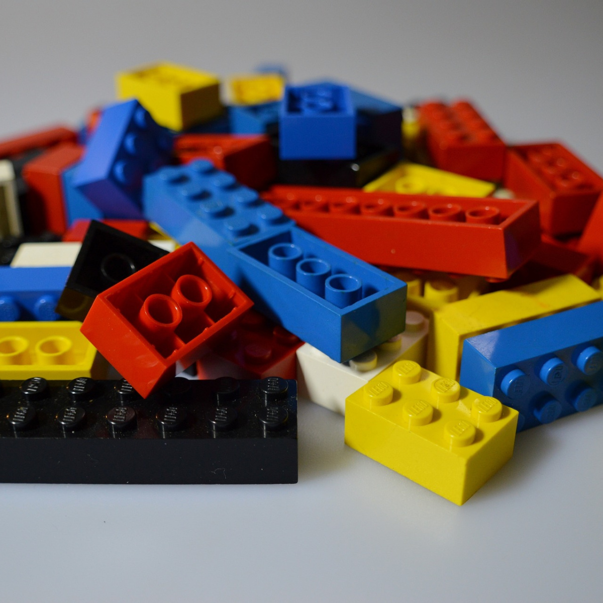 KingwoodLibrary's tweet photo. Block Party is tomorrow @ 4 PM! Stop by the Kingwood Library to play with foam blocks, Megabloks, Duplos, and LEGOs. There's a new challenge every week, so make sure to bring your creativity. Ages 1-12 are welcome! https://t.co/TbdZf5X9CH