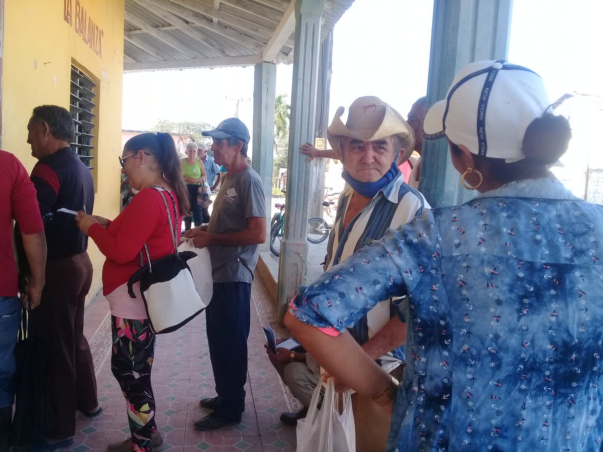 LilietGR's tweet photo. Intercambio con la población en la circunscripción 2 del municipio #Florencia, donde se aprecia la voluntad de la población de participar en las elecciones como muestra de la democracia de nuestro  sistema. #FlorenciaVaConTodos  #LatirAvileño #YoVotoXTodos https://t.co/qpoWy2Ht3h