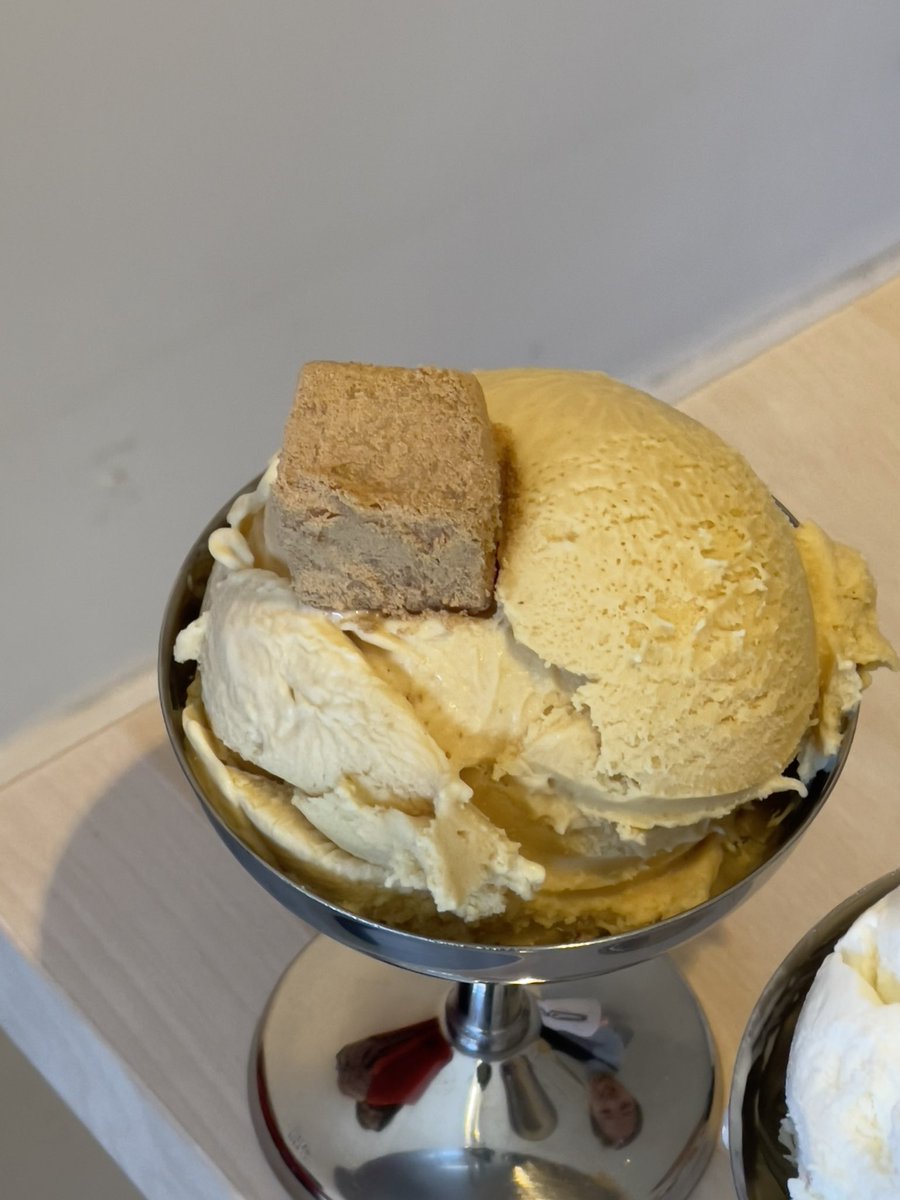 r_u_e_r_u_e_'s tweet photo. kinako (aka golden dust) ice cream from good gang is every Korean kid’s injeolmi dream manifested of picking out a rice cake at the checkout line at Galleria/HMart #torontofood #torontodesserts #torontoicecream #koreanfood https://t.co/VMRkQqCN3q