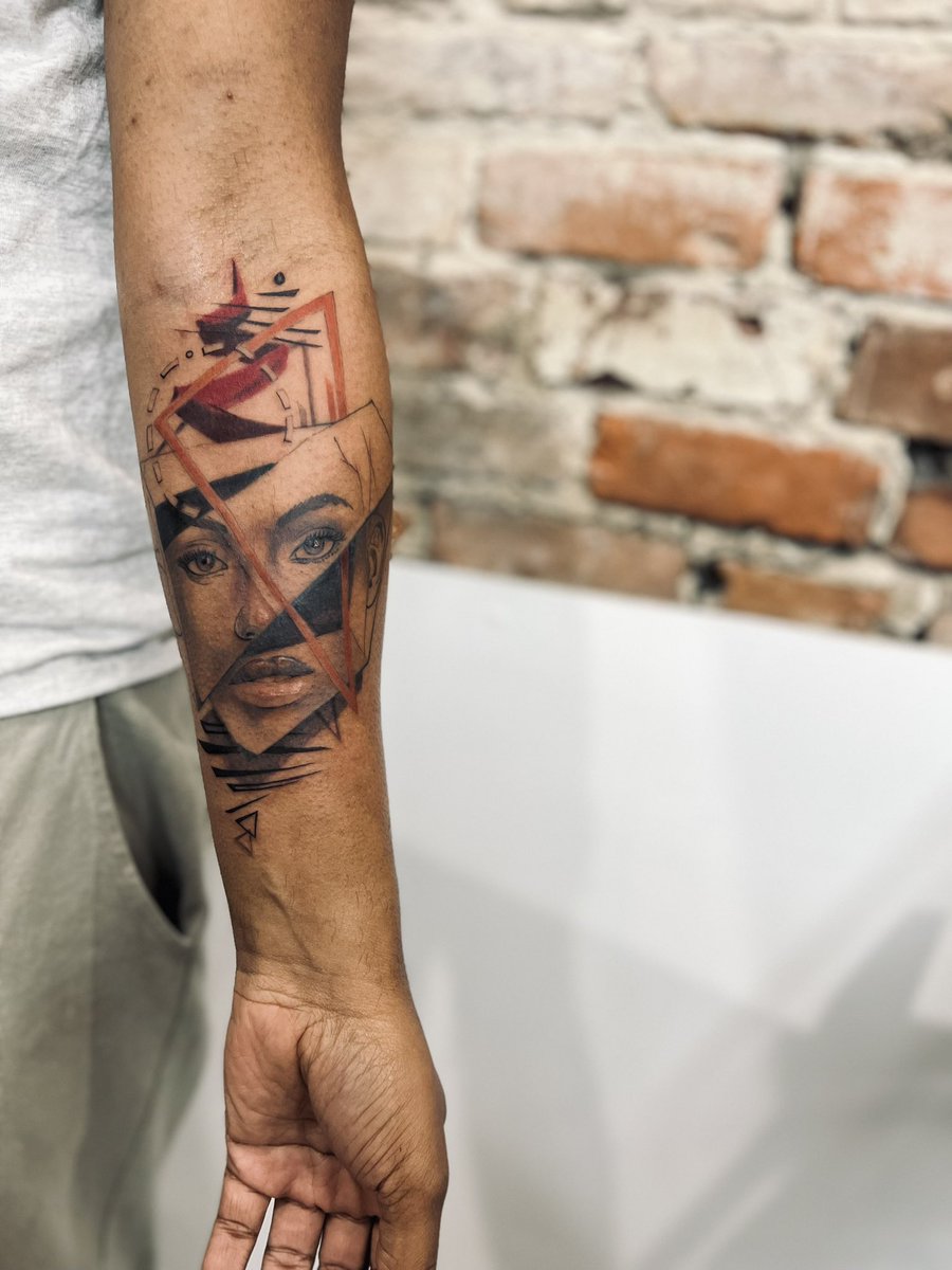 CeauxArtwork's tweet photo. having a personal style in any medium is a great feeling for an artist,, I love that my clients have allowed me to experiment with certain styles. https://t.co/BrRUWEcckS