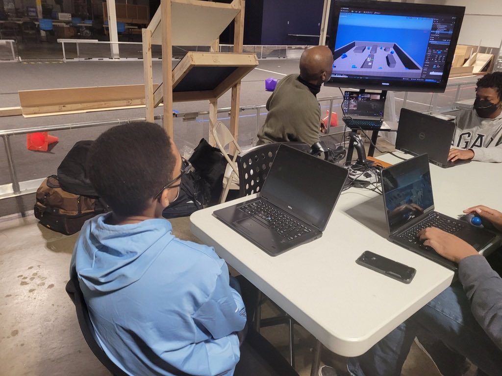 4everYoungFndtn's tweet photo. Students in our #Creators Zone design spaces collaboratively and explore them in headset while learning how to launch their own marketplace on Unreal Engine
#Meta #8to80MetaCreatorsZone #CreatorsZone @SteveYoungQB @JerryRice #8to80Zone https://t.co/mvLWnvbGrs