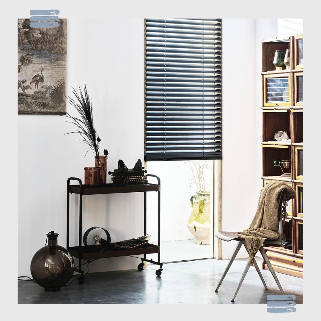 Colorsblommerde's tweet photo. Ook smalle ramen kun je voorzien van raamdecoratie. Aluminium jaloezieën zijn hiervoor erg geschikt omdat ze al vanaf 22 cm breed kunnen worden gemaakt. Bijkomend voordeel is dat de horizontale banen je raam bovendien groter laat lijken.#Colorsathome #oudenbosch#beceraamdecoratie https://t.co/2wZhA68M2W