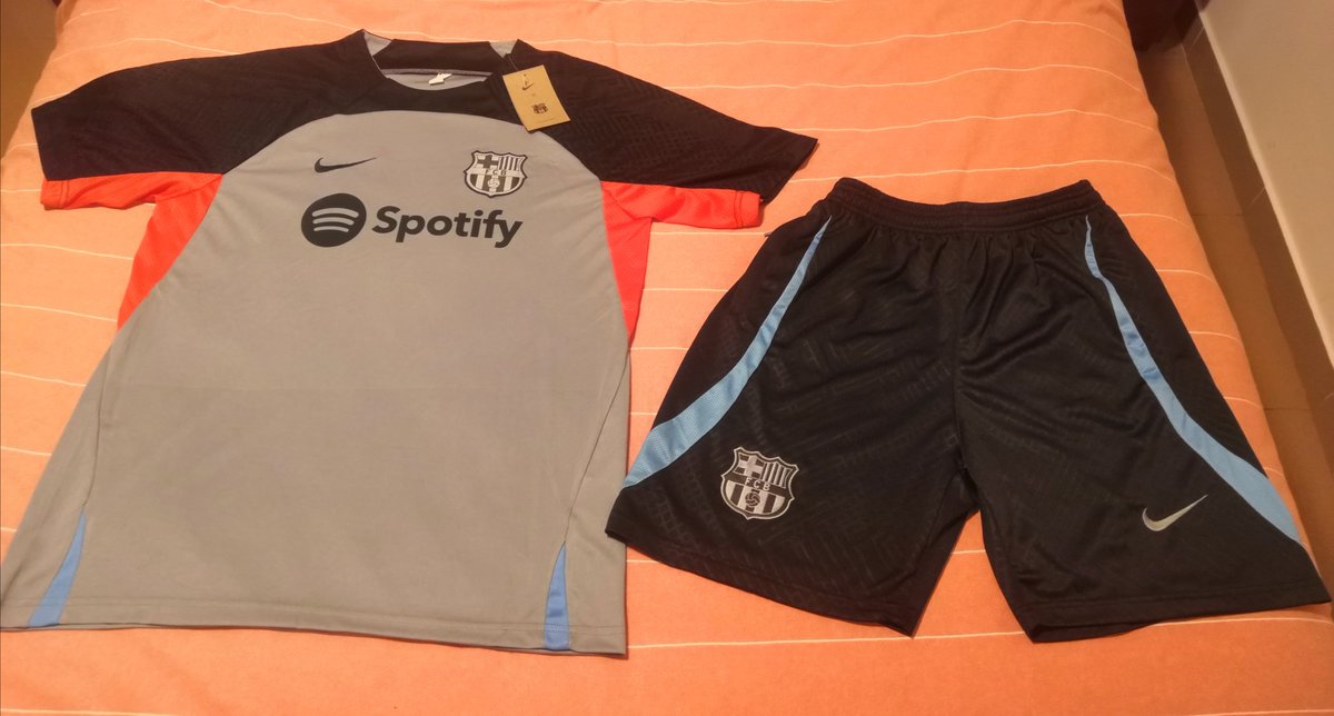 gonzalimes's tweet photo. Muy contento con el pedido a @Sr_Twisted y justo a tiempo para disfrutar del clásico de Liga. Las prendas son cómodas y tanto el trato como la información durante todo el proceso del envío estupenda! Nos vemos pronto para otro pedido! 😁😁😁 https://t.co/r8kXgEiWgm