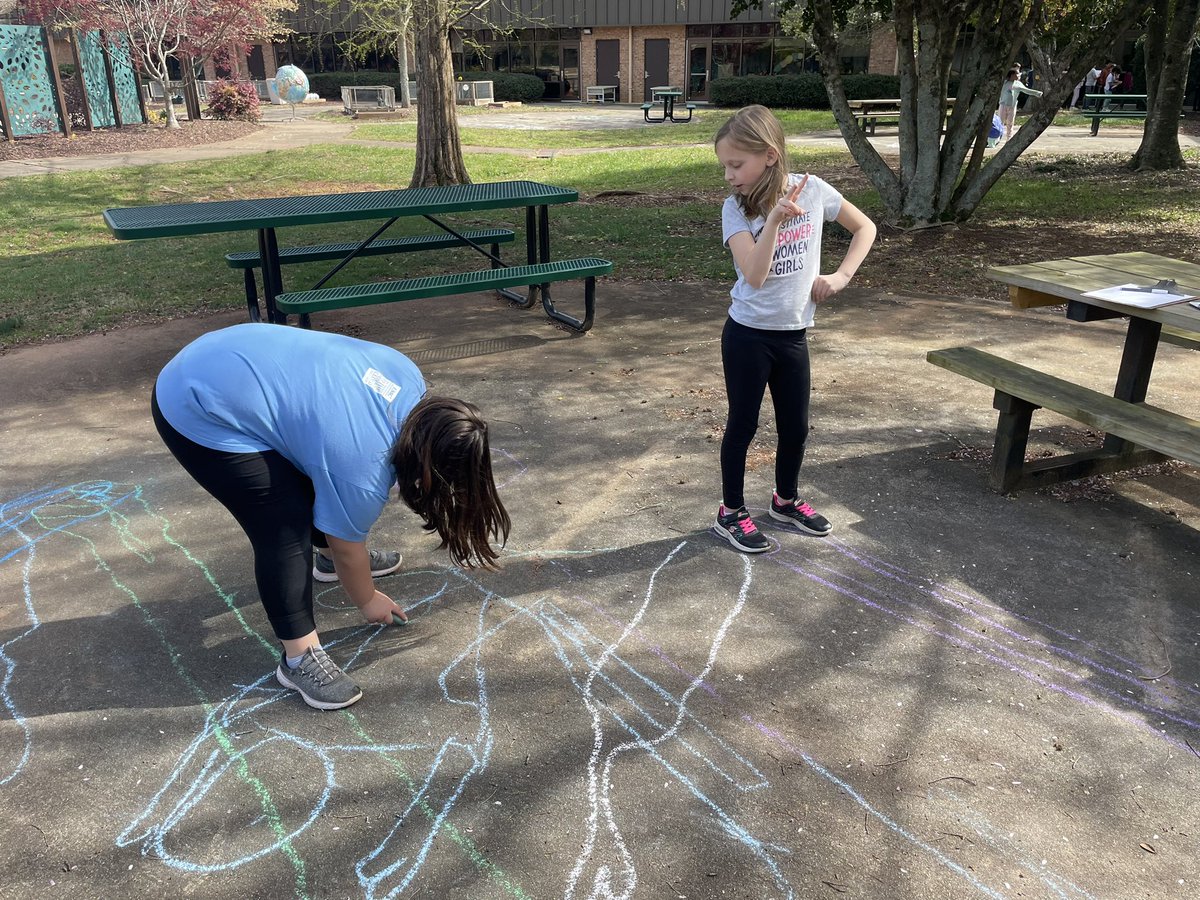 ThompsonFWES's tweet photo. Scientists are investigating how shadows change throughout the day. Thank you, ☀️ for being out today! #FWESDestinationLearning https://t.co/npTUHKXX4e
