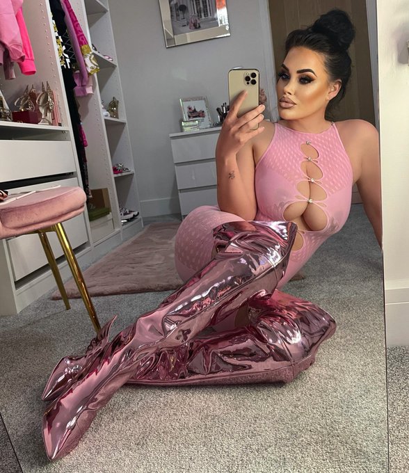 Do you like my boots? 😍 https://t.co/KRwATAEVRt