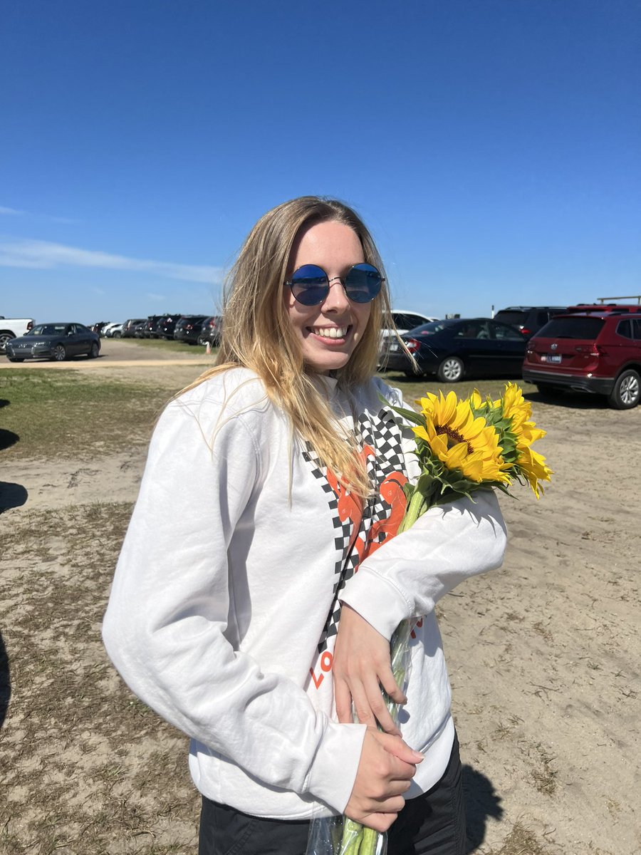 ShootZach's tweet photo. This beautiful lady had a birthday yesterday 🌻 https://t.co/fVOFEoXz2e