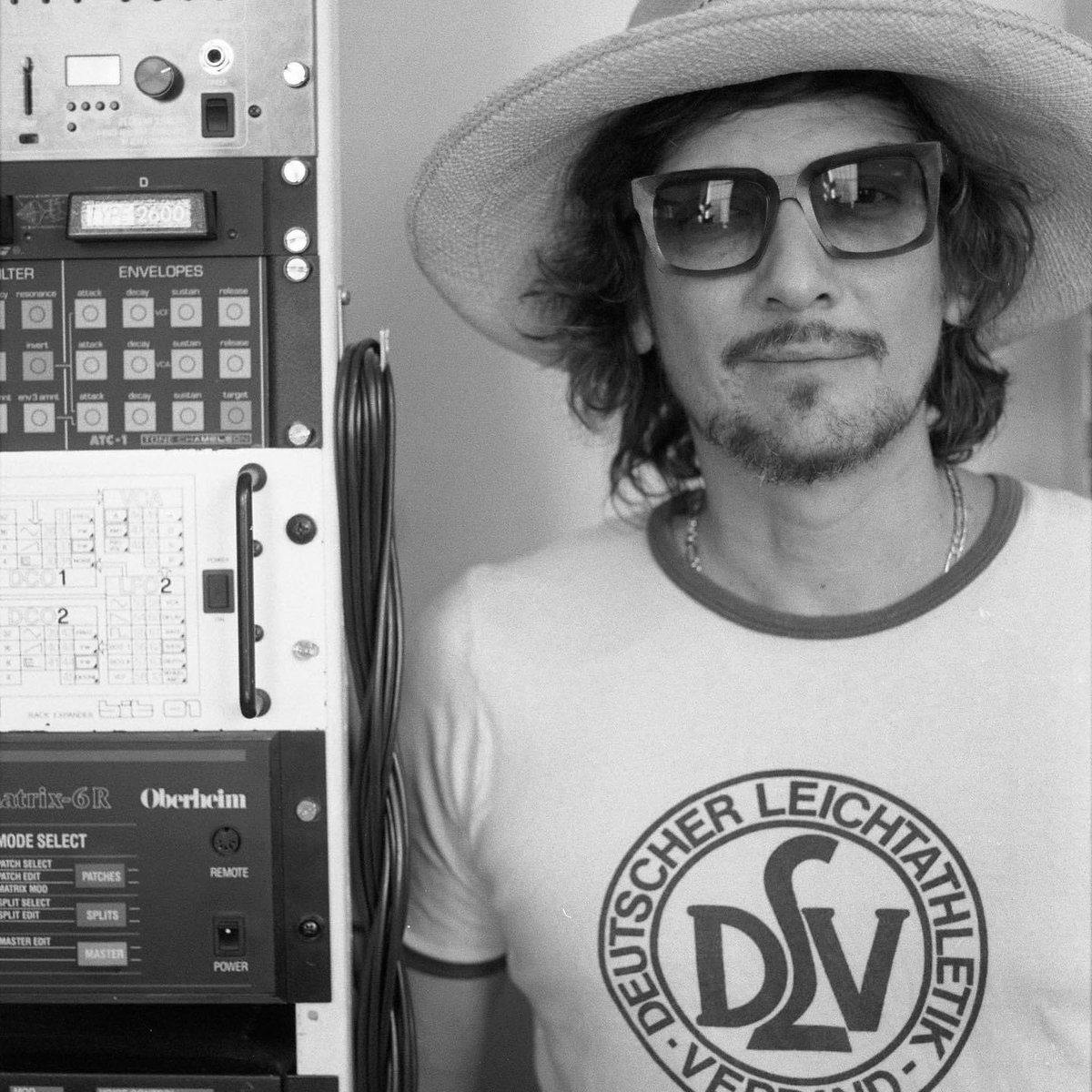 Eres mi paz en esta guerra
Mi tierra firme en la tormenta
Eres el fuego de mi hoguera ❤️‍🔥

Amantes - <a href="/LeonBenLarregui/">Leon Larregui</a>