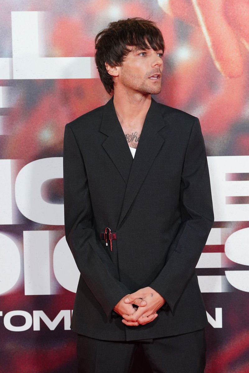 dontvstop's tweet photo. Grazie mamma per avermi fatto nascere nella stessa era di Louis Tomlinson https://t.co/1T8TuMNrCM