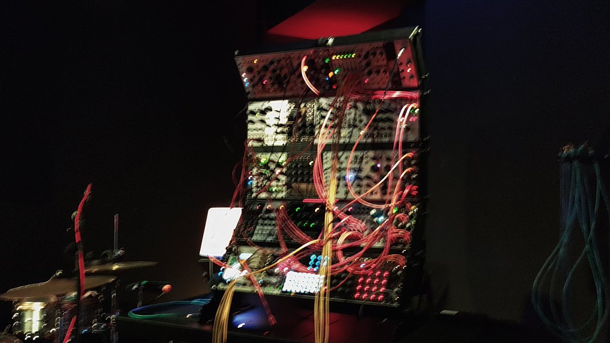 _mar_rod's tweet image. exundhop: Das modulare Setup von @iamkabuki beim heutigen temporärem elektronischen Salon im #Ono2 sieht schon mal vielversprechend aus! #Kabuki #Frankfurt