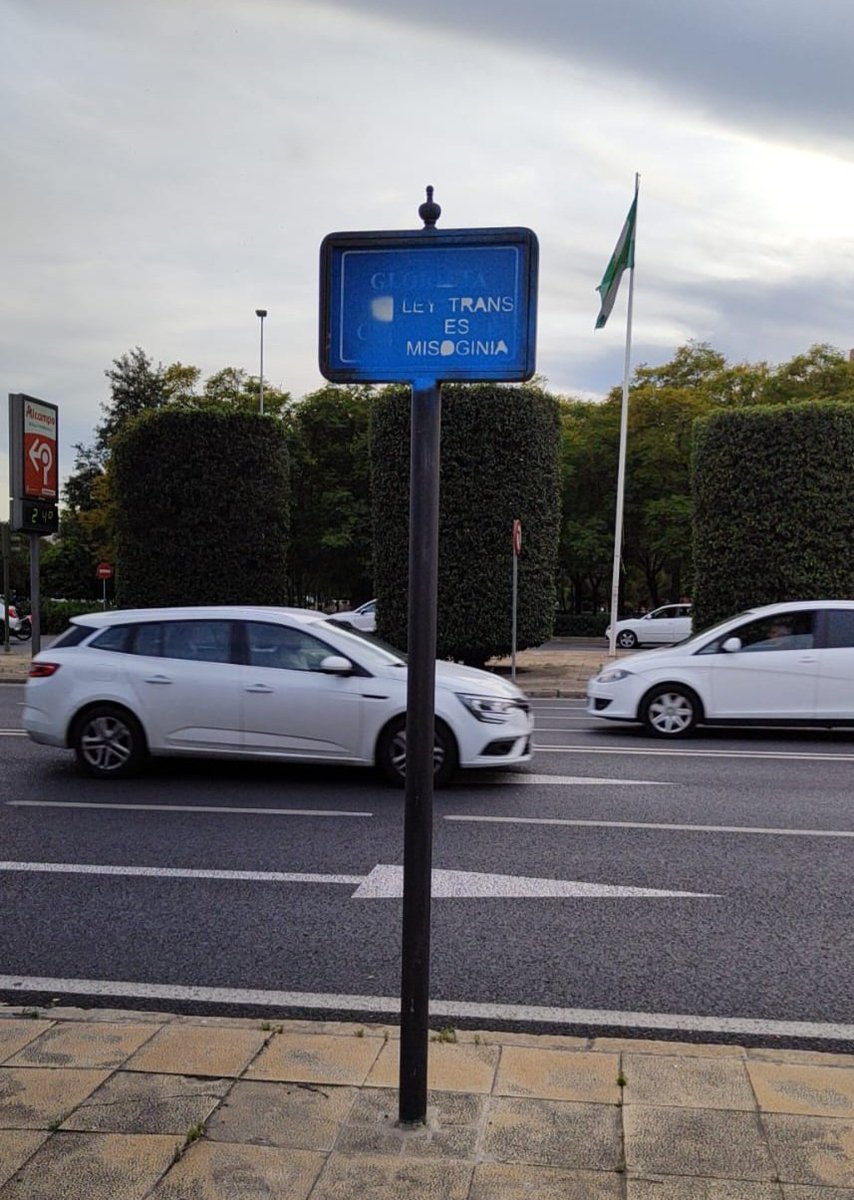 ATA_Trans's tweet photo. Hoy han vandalizado placa Glorieta que @Ayto_Sevilla nombró con nombre de @CambrolleMar en nomenclátor de ciudad.
Permitir y normalizar discursos de odio siempre trae consecuencias.
Pedimos al Alcalde @antoniomunozsev condene y restituya placa en el menor tiempo.
#STOPTransfobia https://t.co/mN0di0c9Mz