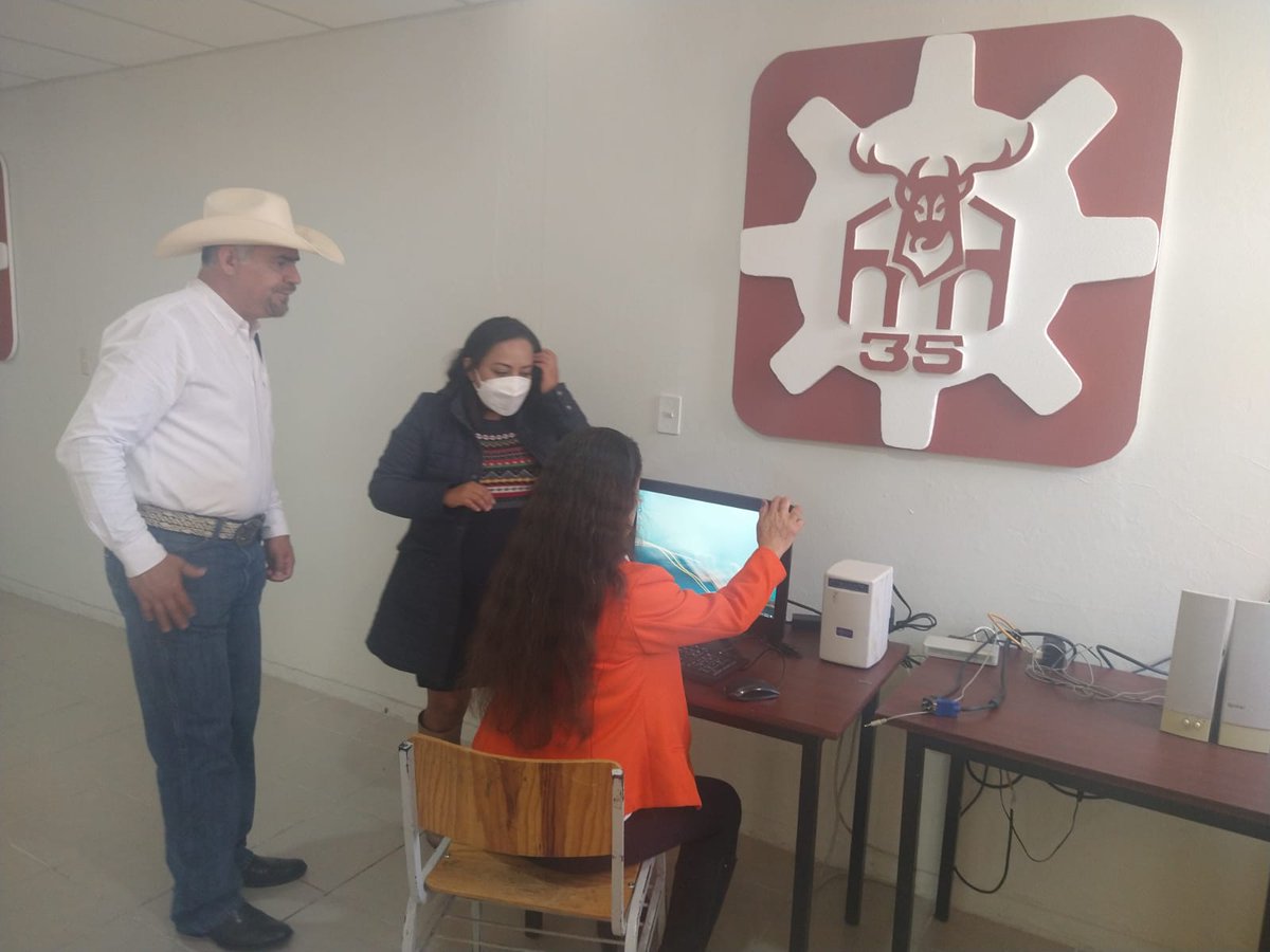 BasicaSEPH's tweet photo. Con la finalidad de orientar las acciones del colectivo docente en cuanto a la construcción del Programa Analítico, la jefa del departamento de Consejos Técnicos Escolares de la #DGEB, se reúne con directivos de la Escuela Secundaria Técnica No. 35 de #Zempoala
@natycastrejonv https://t.co/rvGiTdwP2P
