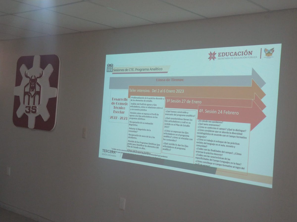 BasicaSEPH's tweet photo. Con la finalidad de orientar las acciones del colectivo docente en cuanto a la construcción del Programa Analítico, la jefa del departamento de Consejos Técnicos Escolares de la #DGEB, se reúne con directivos de la Escuela Secundaria Técnica No. 35 de #Zempoala
@natycastrejonv https://t.co/rvGiTdwP2P
