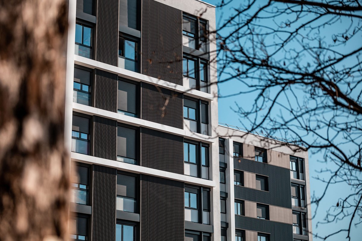 SEQENSofficiel's tweet photo. 🎉 Inauguration des travaux de #réhabilitation & #résidentialisation de notre résidence Les #Ruffins à @montreuil (93) ➡️ notre résidence de 210 logements a fait l’objet de travaux d’envergure axés sur la qualité de vie de nos #locataires 🏡
+ d'infos👉 https://t.co/9ppyw9LFEn https://t.co/9ryPCmOthV