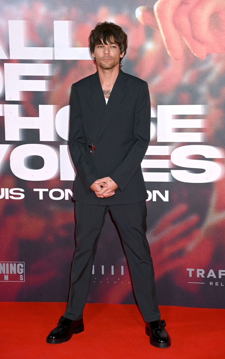 1doficialperu_'s tweet photo. Louis en la première de #AllOfThoseVoices 
-⛈️ https://t.co/YqKTu10W1x