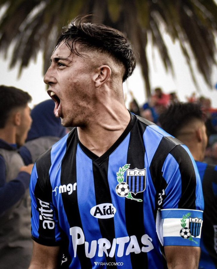 CentralFlaNacao's tweet photo. Segundo @CosenzaGiuliano, o Liverpool tá pedindo 6 milhões de dólares para liberar Fabrício Diaz. 
Se o #Flamengo quiser semana que vem ele tá no Ninho, jogador de 20 anos, capitão do seu time, joga de primeiro e segundo volante, potencial de revenda alto… https://t.co/ydRL8nd6uR