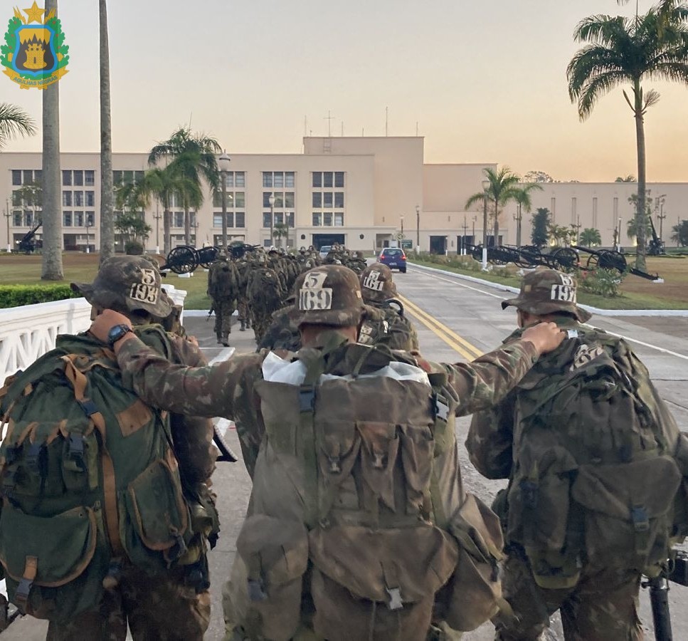 Lembra desse dia?
#tbt do retorno dos Cadetes da SIEsp de Selva (2º ano).
Espírito de Corpo pra vencer os obstáculos.

#aman #acasadocadete #casadevalores