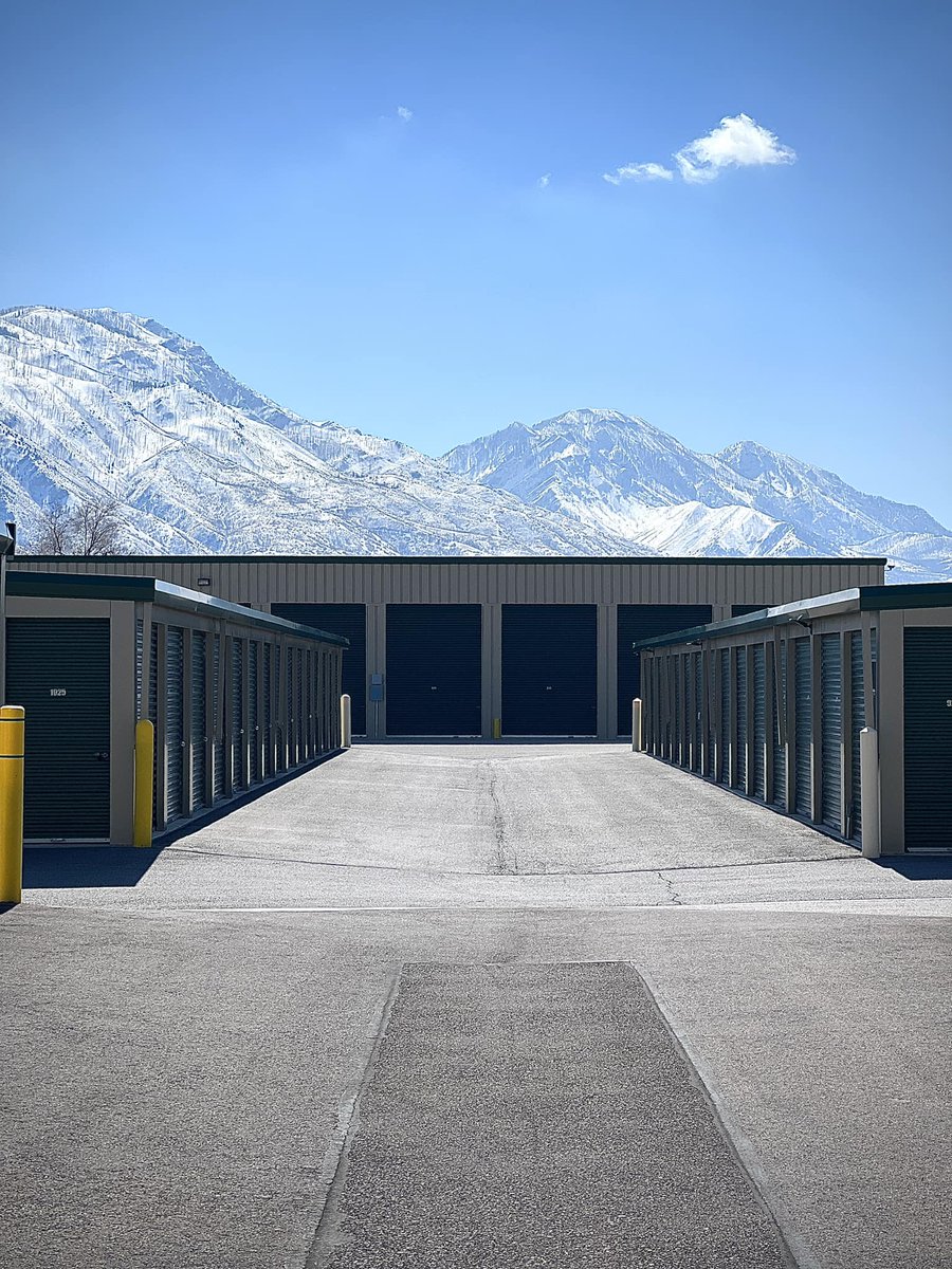 Lions Den Storage tweet media