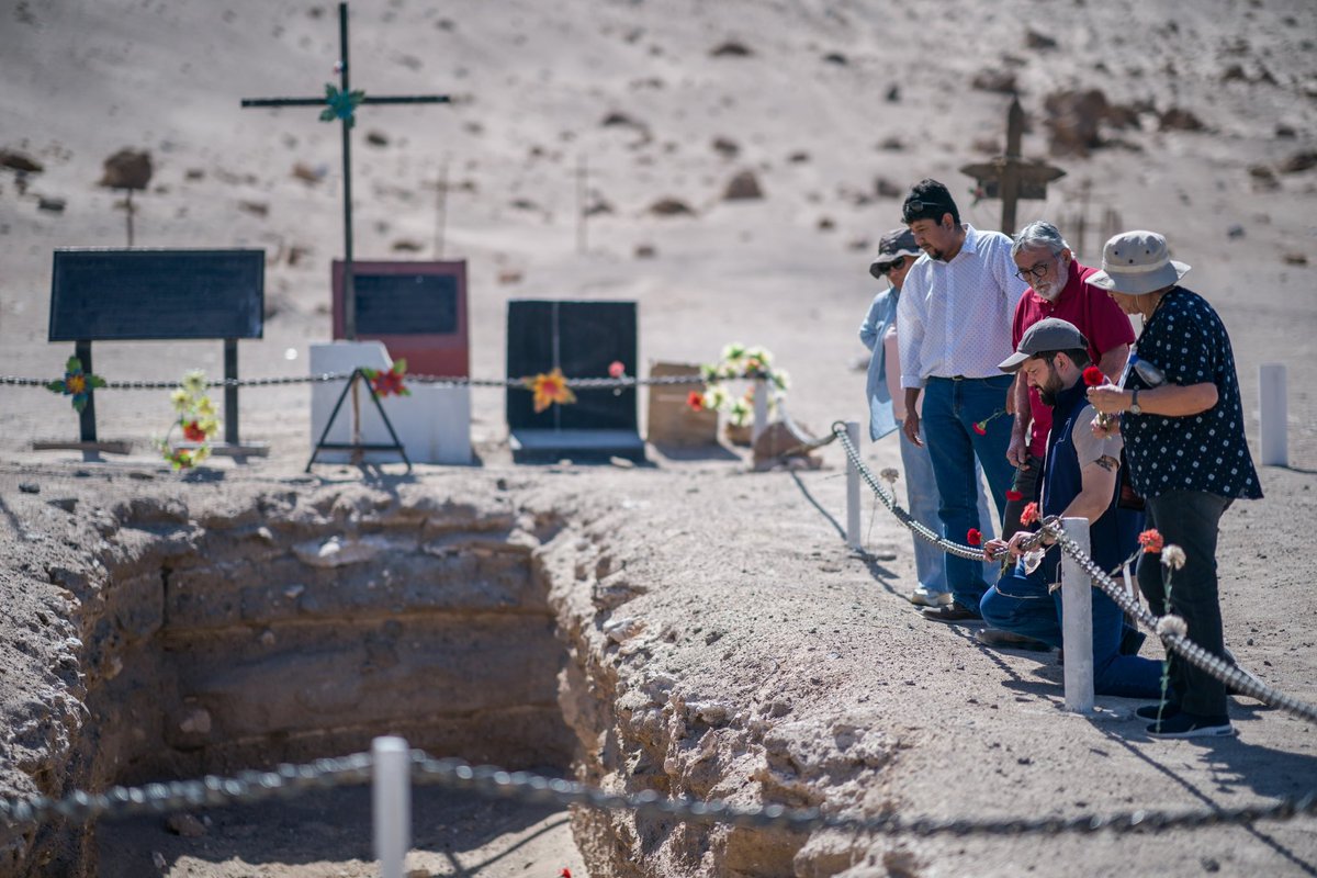 GabrielBoric's tweet photo. A 50 años de la tragedia que se abatió sobre nuestra patria y trajo muerte, dolor y exilio. Hoy recorrimos el memorial Fosa de Pisagua junto a Juan Araya, sobreviviente de Pisagua y Engracia Palominos, hermana de Germán Palominos, detenido desaparecido. https://t.co/VRQeweZEm1
