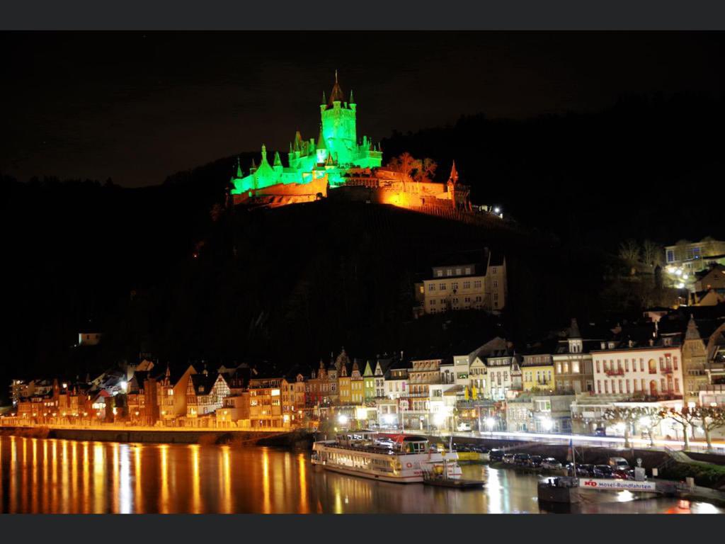 Reichsburg's tweet photo. May the leprechauns be near you,
To spread luck along your way.
And may all the Irish angels,
Smile upon you St. Patrick’s Day! 🍀

Morgen am St. Patrick's Day erstrahlt die Reichsburg wieder in unserem legendären Kleeblatt-Grün! Eine grünere Burg werdet Ihr woanders wohl kaum https://t.co/eOdrEaj6di