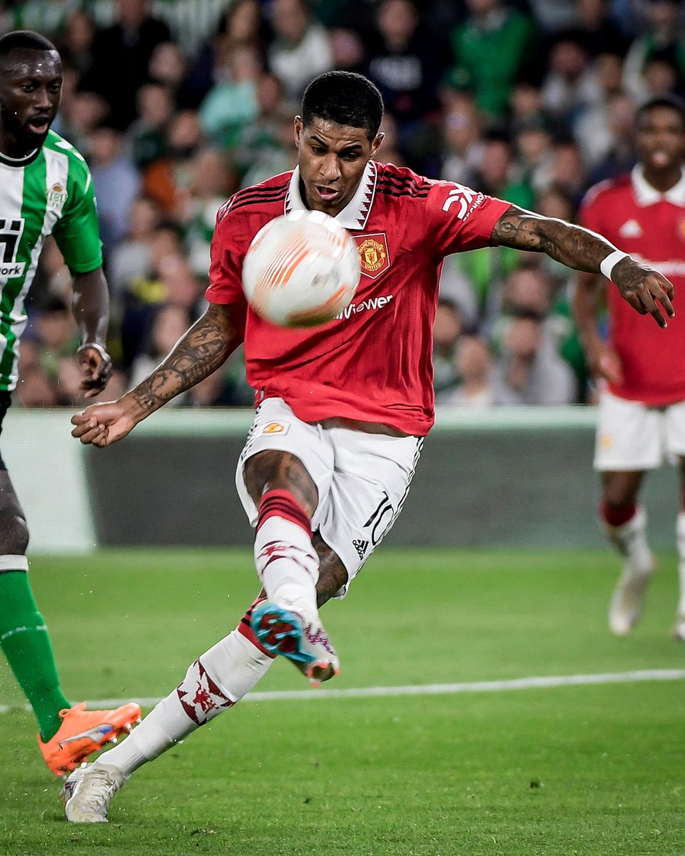 FT: Real Betis 0-1 Man United (Agg: 1-5)

The Red Devils are into the quarter-finals of the Europa League after a 5-1 victory on aggregate over Real Betis. 

#UEL #seanknows