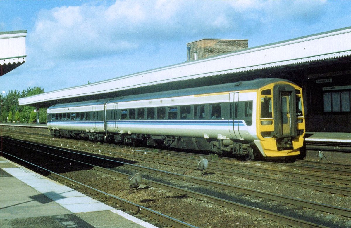 158747 at Leamington Spa on 22/09/00. You wouldn't know it from looking, but this was actually a Virgin Trains service. VT chose to run them in unbranded Regional Railways Express livery. I guess they weren't exactly on brand.