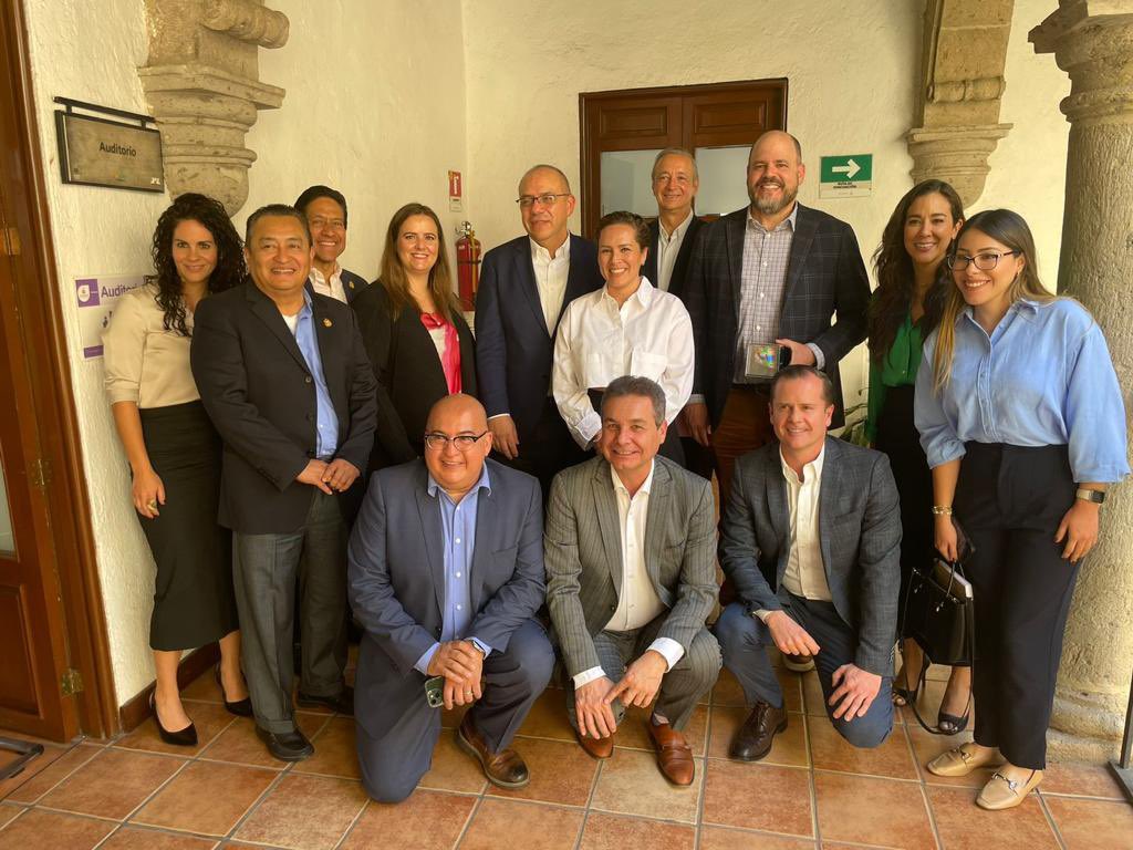 Expotransporte1's tweet photo. Agradecemos a la Secretaria de Turismo de Jalisco, @CVannePerez y al Consejo de la #OFVC y su director, Gustavo Staufert, por la reunión de coordinación para #ExpoTransporteANPACT 2023.
@melizaldel @alexosorioc @xorendain @Anpact @ExpoGuadalajara @Secturjal https://t.co/Trbhgga8pd