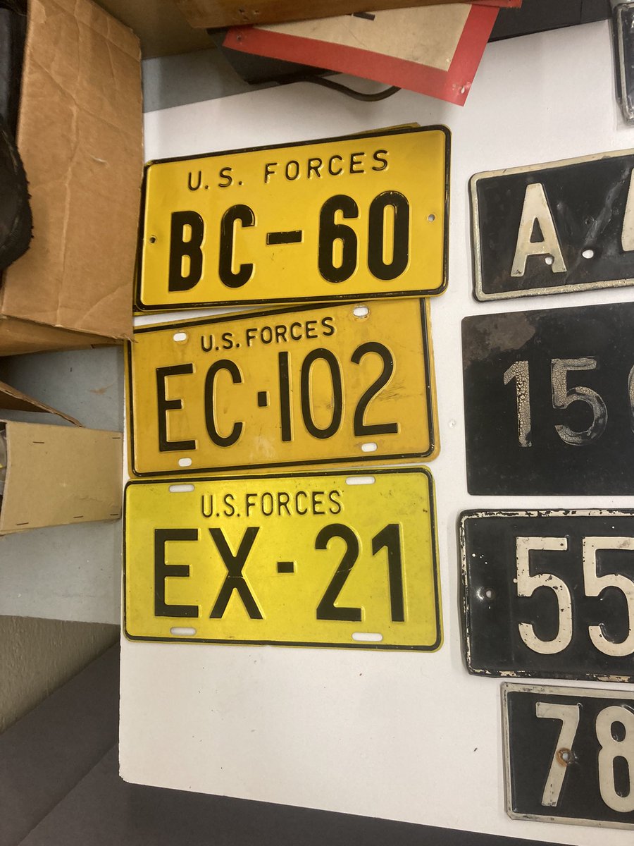 Schildermuseum's tweet photo. Alte US Forces in #Berlin #Nummernschilder warten auf das Aufhängen in der Ausstellung in unserem #Museum. https://t.co/Z5edvgEnXw