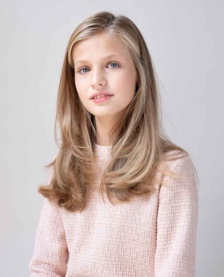 Monarchies2000's tweet image. La #princesse #Leonor , 17 ans et héritière présomptive du #trône d'Espagne, suivra trois ans d'entraînement militaire à partir d'août, a annoncé mardi la ministre de la Défense. @CasaReal