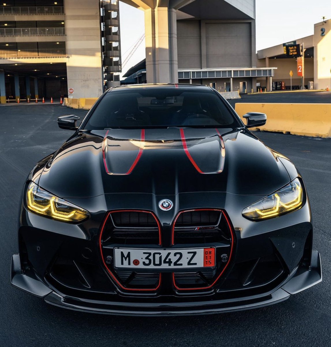 carpxrnpicx's tweet photo. BMW M4 CSL https://t.co/Rz0lYBAXTA