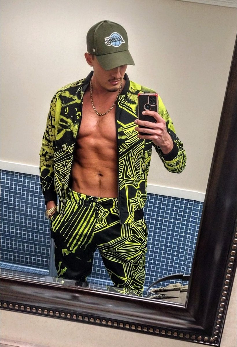 DCmuziq's tweet photo. #TBT Runway Fashion Show Fittings #fashion #fitness https://t.co/saMal6iUGF