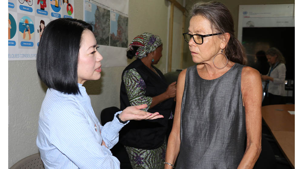 UNFPAHaiti's tweet photo. UNFPA Humanitarian Director Shoko Arakaki speaks with United Nations Resident and Humanitarian Coordinator in Haiti Ulrika Richardson on the sidelines of a meeting with the United Nations system in Haiti.
@UNFPA @unfpa_lac @UNCERF @UNHaiti https://t.co/UVLzTYywPI