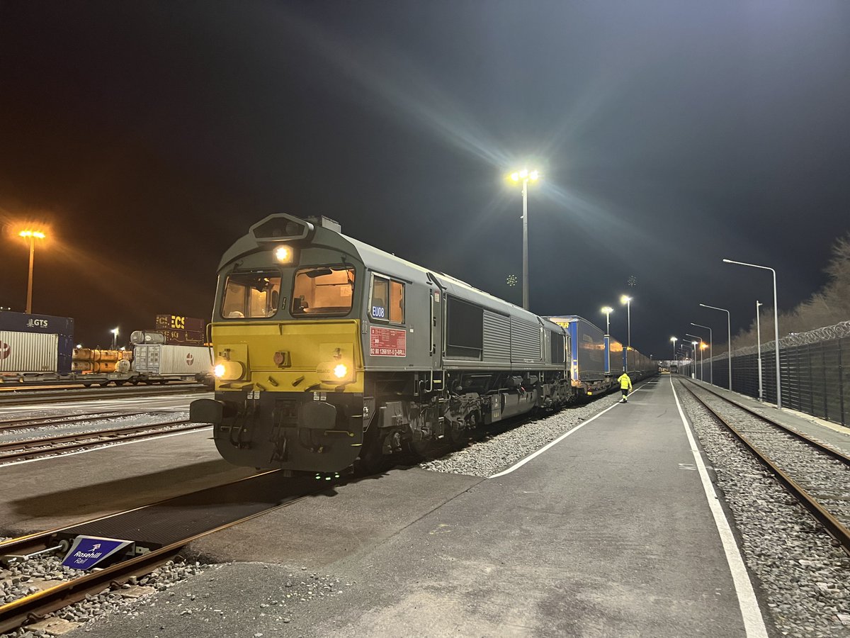 KevinDeruyck's tweet photo. Nog eens wat treintjes klaarzetten ๐ #rangeren #Class66 #Treinbestuurder https://t.co/JwaNmDU6En