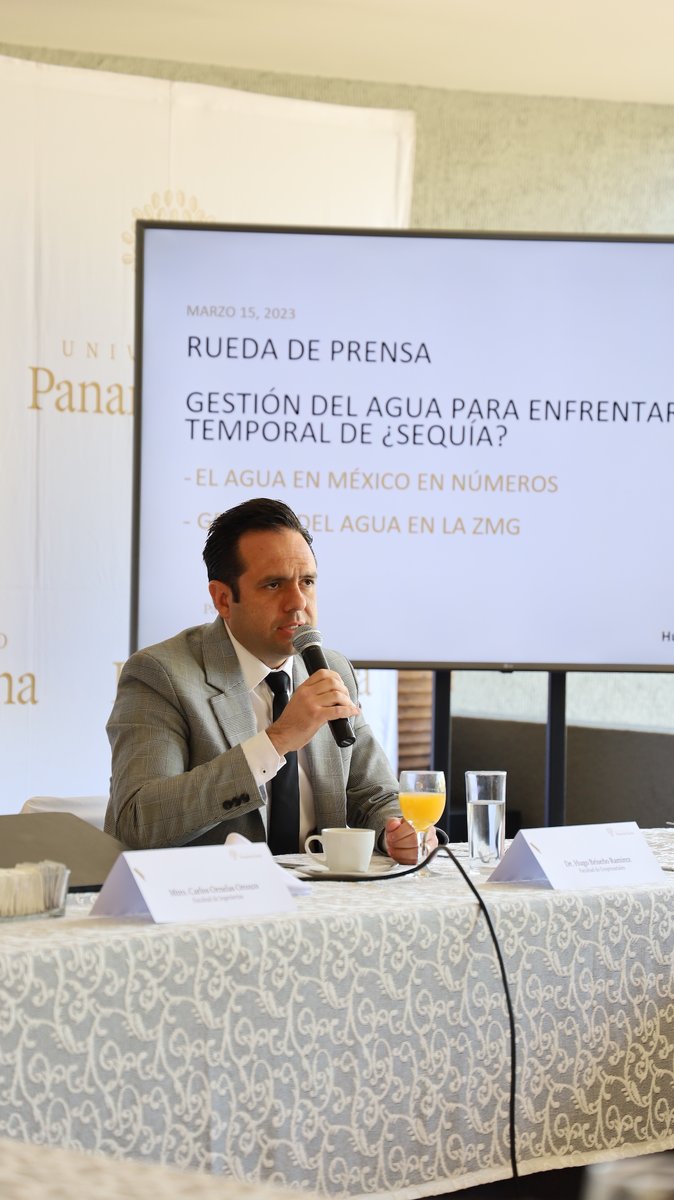 El Dr. <a href="/Hugobr500/">Hugo Briseño</a> abrió la rueda de prensa compartiendo cifras sobre el consumo disponibilidad y costo del agua en México. Además, apuntó que uno de los mayores problemas es la desinformación y falta de sensibilización de la población al consumir este recurso.