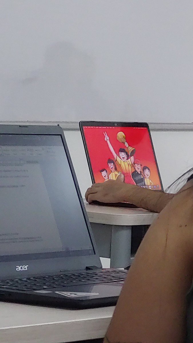 sanromerob's tweet photo. Y tus compañeros de maestría son maduros...
-Claro, profesionales serios y maduros: https://t.co/tPONs6uE6l