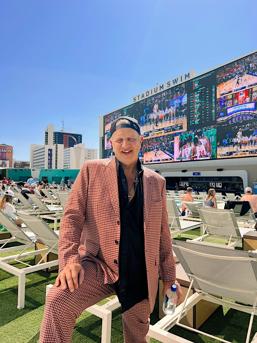 The man who has believed in this tournament’s increased viewership for decades… is the same man who now throws the biggest viewing parties in #LasVegas. Our CEO/Owner @DerekJStevens is READY. 🏀