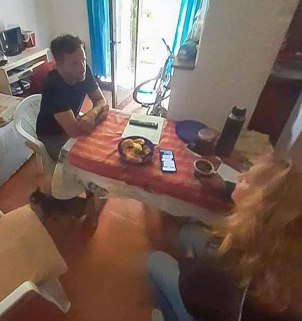 MatiasMelia's tweet photo. Compartimos unos mates con Fabiana, mientras me contaba su disconformidad con el dpto. que alquila. Después de años de trabajo y esfuerzo anhela su casa propia 🏠 ❤️

▶️Trabajamos en propuestas, para que si nos toca ser gobierno, cientos de pinamarenses puedan cumplir ese sueño. https://t.co/6FmsdP32dt