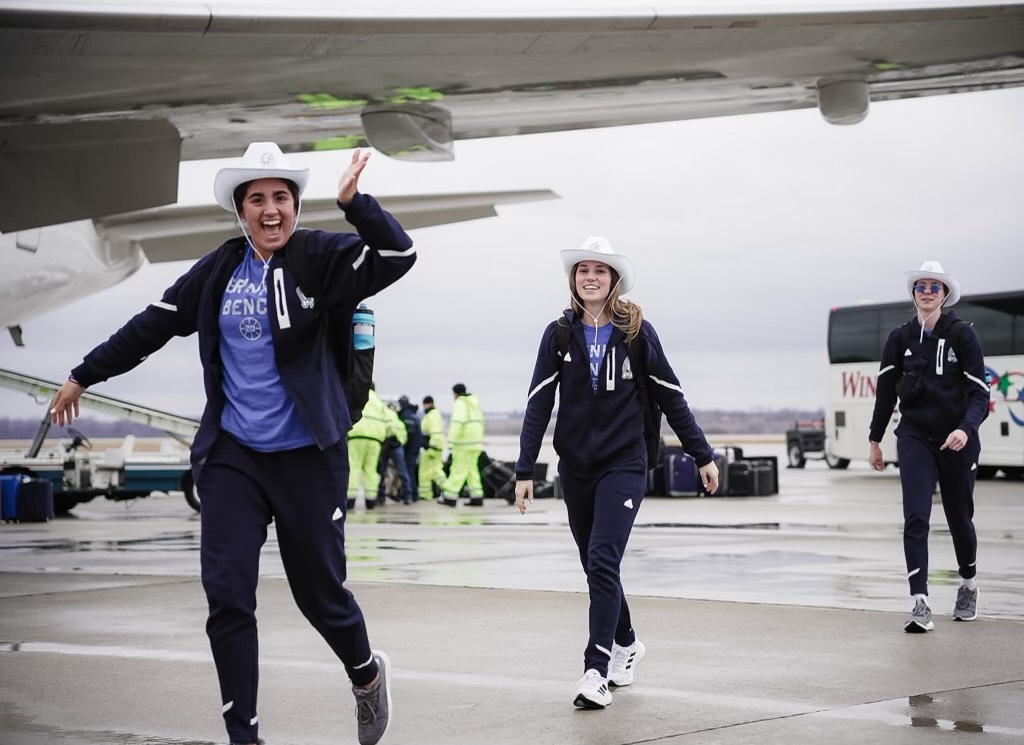 DrakeWBB's tweet photo. ๐๐ฉ๐ฆ๐ฆ๐ญ๐ด โฌ๏ธ 4โฃ ๐๐ถ๐ด๐ต๐ช๐ฏ
#DSMHometownTeam | #BeBlue | #BrinksBench https://t.co/EPSHqbF4u1