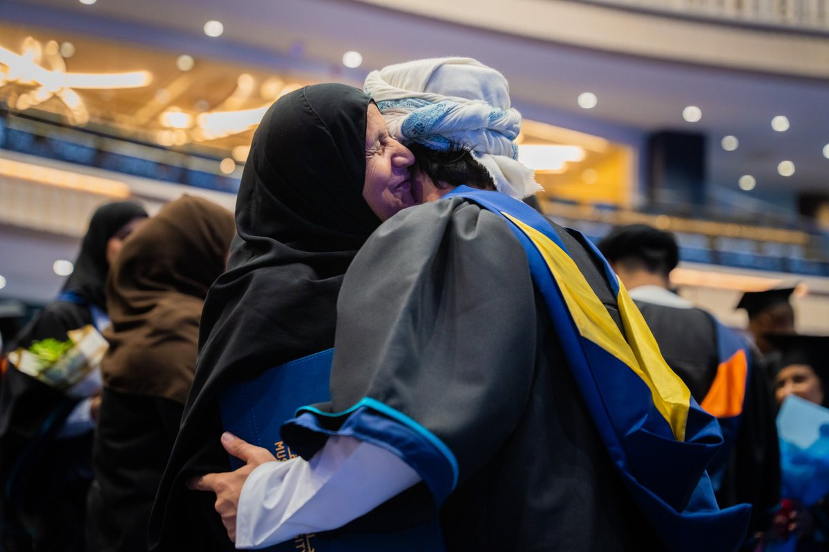 MuscatUni's tweet photo. نتمنى لكم التفوق والأبداع للجميع 
"بكم تزدهر الأوطان وتتقدم "
حفل تخريج الدفعة الثالثة 
#جامعة_مسقط https://t.co/QifG4tgHcr