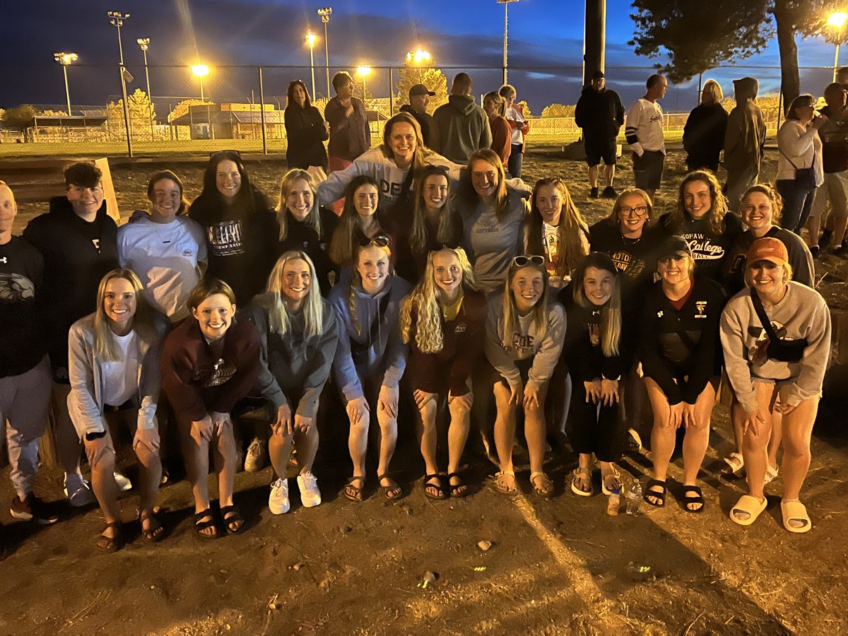 CoeSoftball's tweet image. Did we save the best for last?? Thanks to our coaches @CoachJake_COE &amp;amp; Madi Miller, @leahgroe (the best, most encouraging AT around...and getting better with her LH softball skills), @AddisonMenke &amp;amp; @bamlet2022! #Team44 #KohawkFamily