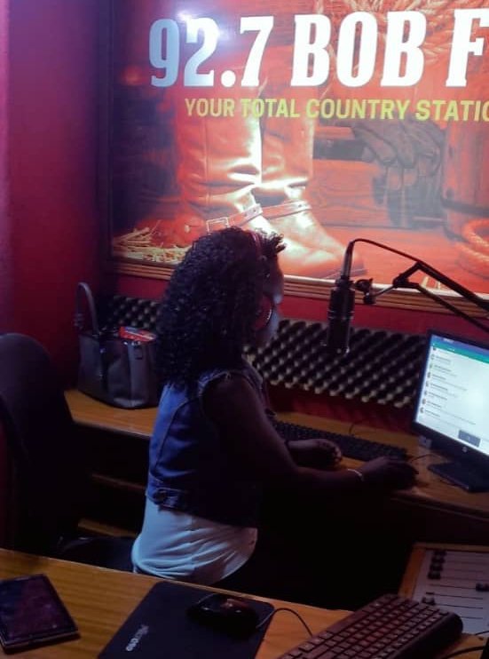 PimerBeatrice's tweet photo. One beautiful thing about radio is that you take charge of everything and everything... @92.7
#Bobfm
@kabugo_douglas
@asiimwedonboss
@AmoneSilvestre
@TasteOfCountry
#Yourtotalcountrystation https://t.co/u3Grb9YdhN