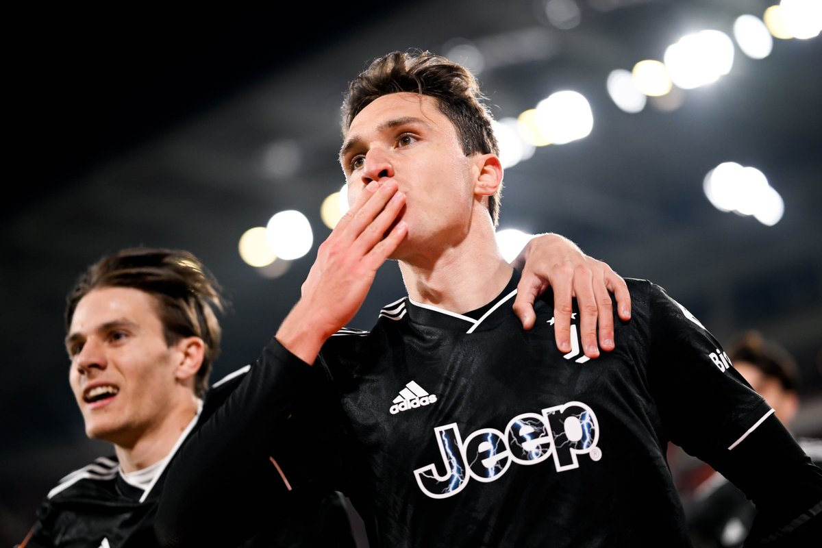 juventusfc's tweet photo. 🤍🖤 https://t.co/4GBeVfshEF