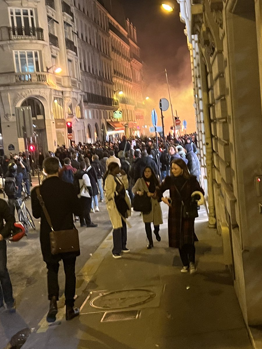 gdalancon's tweet photo. Bravo @Anne_Hidalgo de donner du combustible avec les poubelle non ramassés pour dégrader encore plus #Paris https://t.co/TKsr1iTiXU