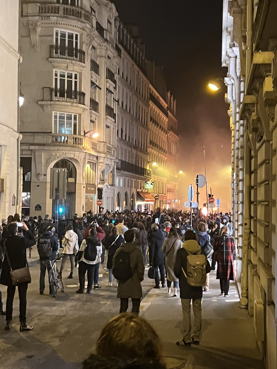 gdalancon's tweet photo. Bravo @Anne_Hidalgo de donner du combustible avec les poubelle non ramassés pour dégrader encore plus #Paris https://t.co/TKsr1iTiXU