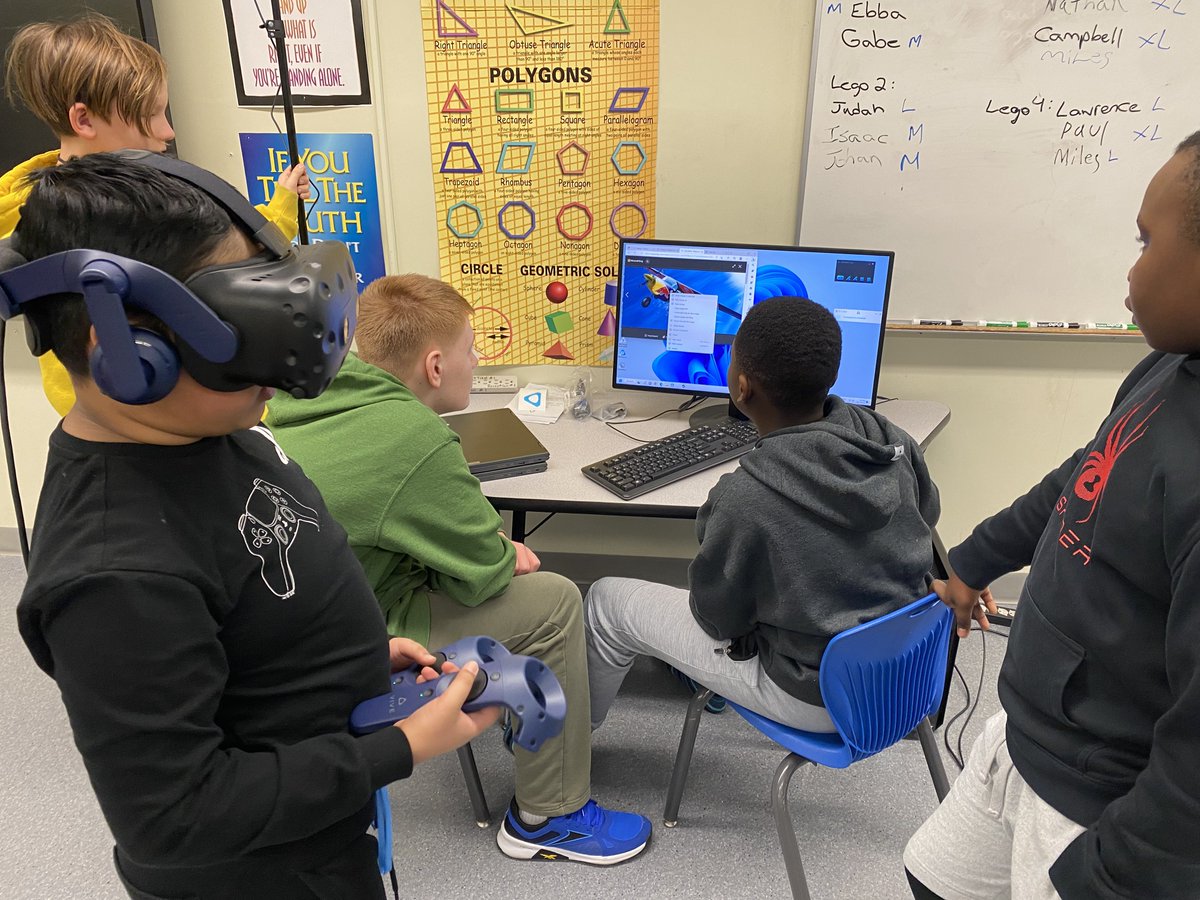 FMPSDTech's tweet photo. Learning t-shirt designing, #VR world building, #EV go kart, #robotics and #python coding all in one  amazing @ChristianFMPSD @fmpsd option! #ymm. Did I mention they have a Space Academy?! https://t.co/HeCWq7JydZ