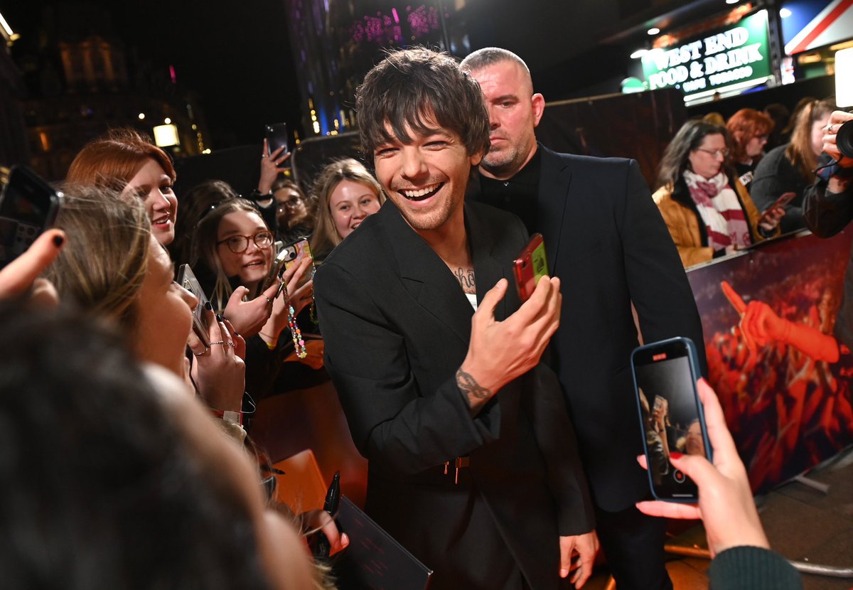 Louis and his smile at the premiere of #AllOfThoseVoices! 🥹