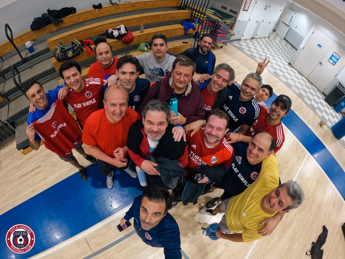tocajuniorsfc's tweet photo. ⚽️ Ultima función de invierno
◼️ Men's Over
🔵🔴 #WeAreToca #SomosToca #TOCA #tocajuniors #PLAYsimple #TOCAsimple #Futbol #Football #soccer #AdultSoccer #mensover #indoorsoccer #futsal #futbolsala #futsala #futbolsenior https://t.co/l5IDAcP1Oz