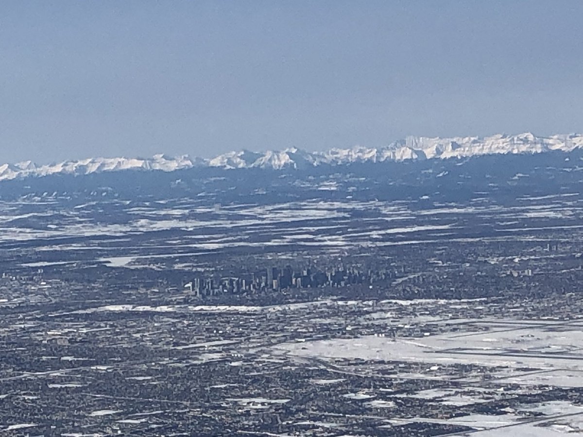 KennyDWallace's tweet image. Calgary and the Rocky Mountains from the air. 

#yyc #FrontRanges #RockyMountains #CanadianRockies #Alberta #Canada