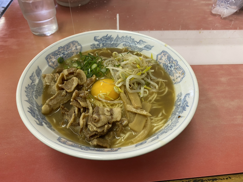 thatha7a's tweet photo. 萬里@徳島。徳島ラーメン。駅近くてこのクオリティが嬉しい。うまい。 
https://t.co/V5WIaYmUff #tabelog https://t.co/Wap2MCuNKP