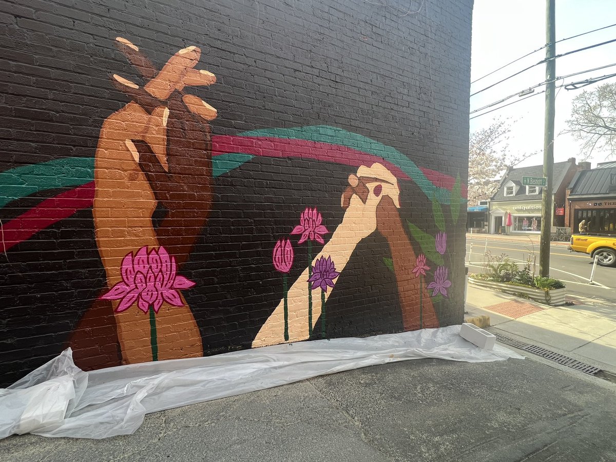 CHCommunityArts's tweet photo. Brightening your feed with some mural magic ✨ Women’s empowerment art by @SerendibCreativ
📍@LanternNC https://t.co/POctEzg7fg